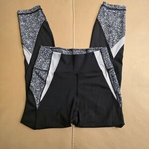 Lululemon Athletica "In Movement" Black and White Patterned Leggings Size 6